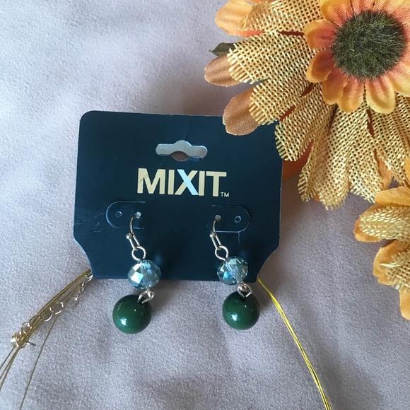 NECKLACE / EARRINGS  GREEN WITH STONES 🔥 - Picture 3 of 3